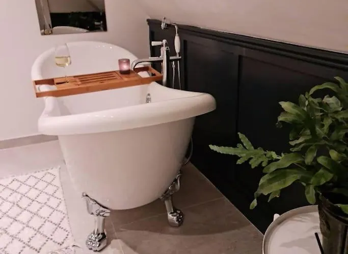 Luxury 300yr Old Irish Thatch Close To Sea * Rush